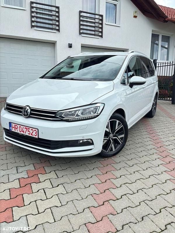 Culoarealb Utilizat 2015 VW Touran Highline Monovolum | 16.800 EUR - Imagine 1/4