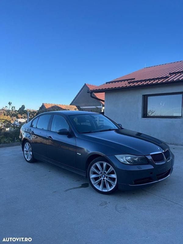 Second-hand BMW 320 Sport Line 177 CP (130 kW) 2008 Culoaregri Berlinǎ