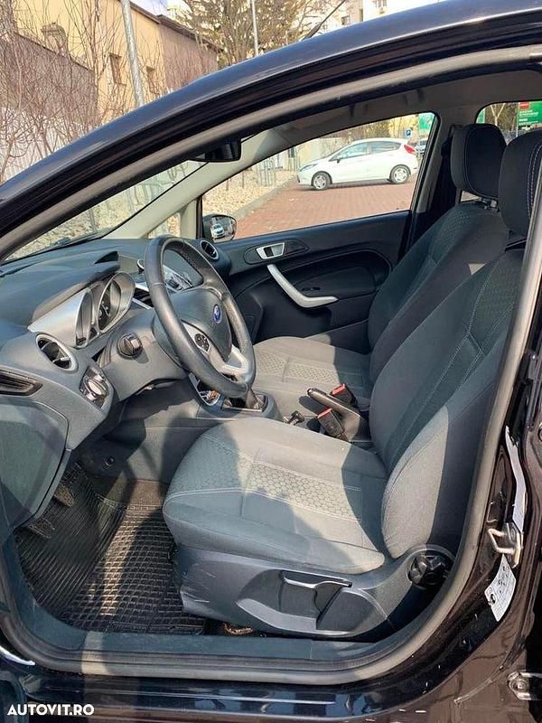 Second-hand Ford Fiesta Titanium 95 CP (69 kW) 2013 Culoarenegru Hatchback