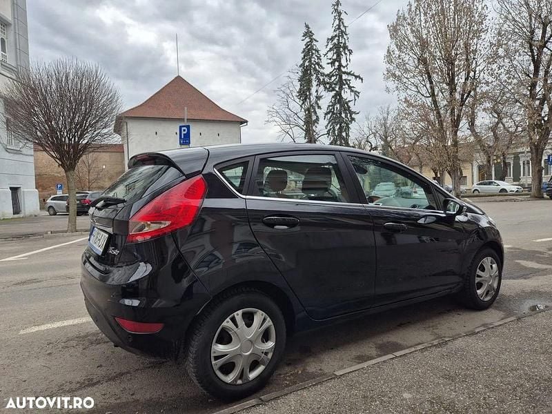 Second-hand Ford Fiesta Titanium 95 CP (69 kW) 2010 Culoarenegru Hatchback