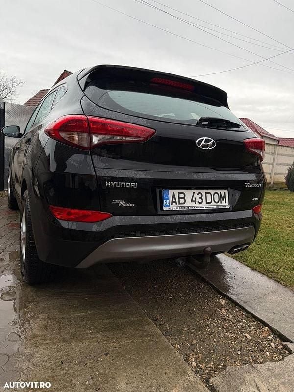 Second-hand Hyundai Tucson 185 CP (136 kW) 2016 Culoarenegru SUV