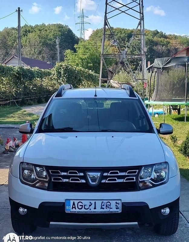 Culoarealb Utilizat 2015 Dacia Duster Lauréate SUV | 6.500 EUR (Preț bun) - Imagine 1/4