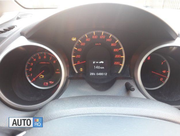 Second-hand Honda Jazz 100 CP (73 kW) 2011 Rosu Hatchback