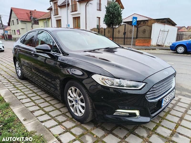 Culoarenegru Utilizat 2018 Ford Mondeo Berlinǎ | 6.990 EUR (Super Preț) - Imagine 1/4