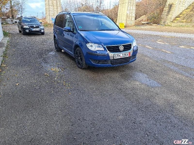 Albastru Utilizat 2010 VW Touran Monovolum | 3.600 EUR (Preț bun) - Imagine 1/4