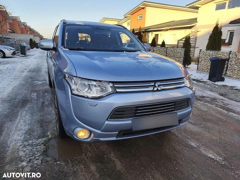 Culoarealbastru Second-hand 2014 Mitsubishi Outlander Instyle SUV | 9.300 EUR (Preț OK) - Imagine 1/4