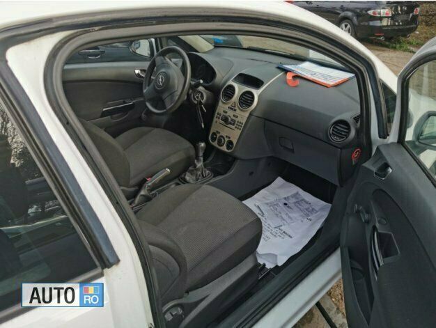 Second-hand Opel Corsa 70 CP (51 kW) 2009 Alb Berlinǎ