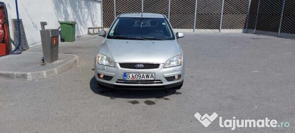 Argintiu Utilizat 2007 Ford Focus Hatchback | 3.200 EUR (Preț OK) - Imagine 1/4
