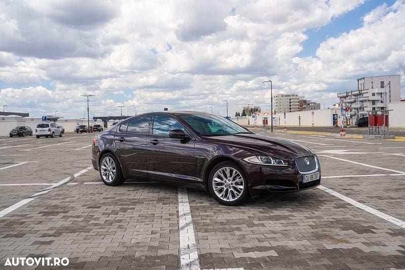 Culoarerosu Utilizat 2013 Jaguar XF Luxury Berlinǎ | 10.300 EUR - Imagine 1/4