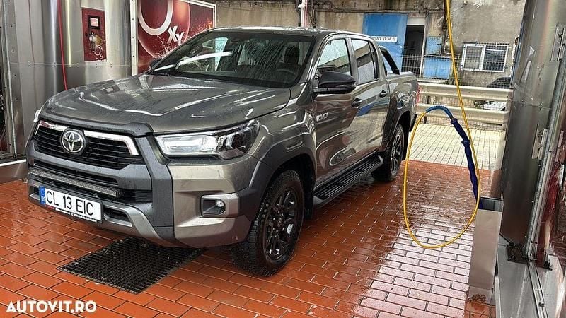 Second-hand Toyota HiLux 204 CP (150 kW) 2025 Culoareverde Pickup