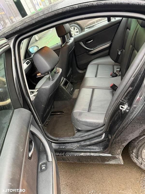 Second-hand BMW 318 122 CP (89 kW) 2007 Culoarenegru Berlinǎ