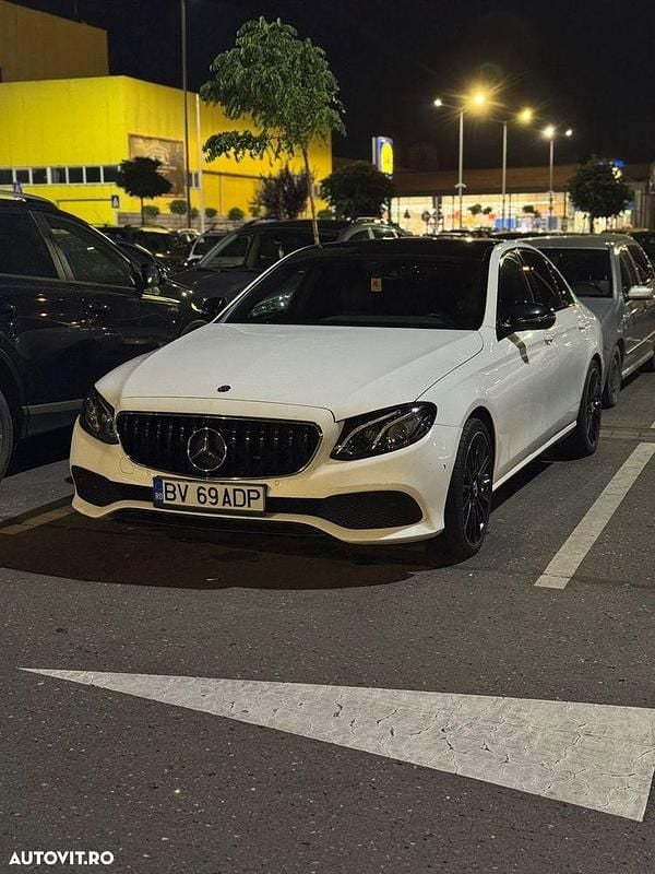 Culoarealb Utilizat 2017 Mercedes E220 Berlinǎ | 18.200 EUR (Preț OK) - Imagine 1/4
