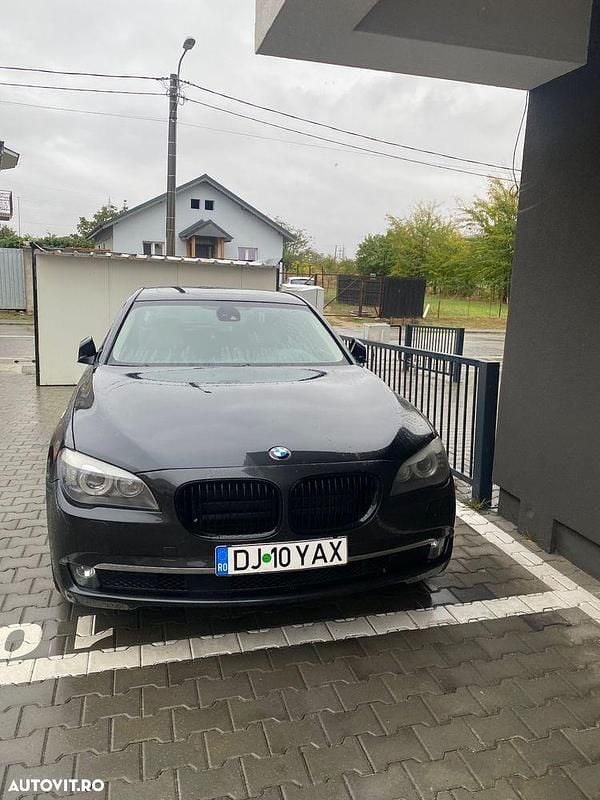 Culoarenegru Utilizat 2011 BMW 730 Comfort Edition Berlinǎ | 10.500 EUR (Super Preț) - Imagine 1/4