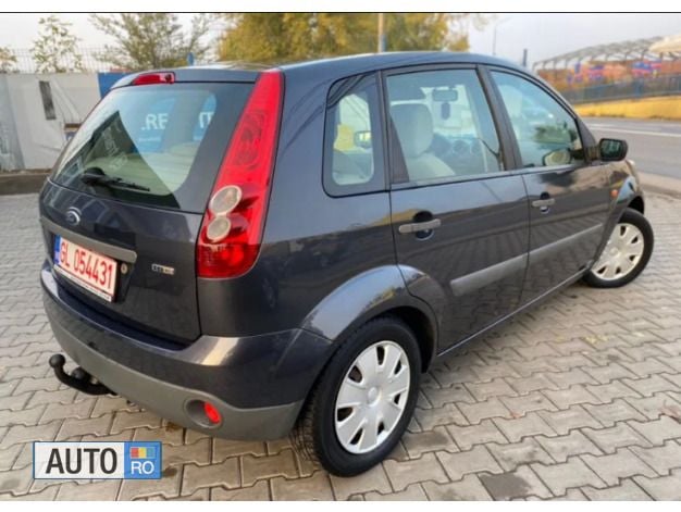 Utilizat 2006 Ford Fiesta Hatchback | 2.285 EUR (Preț OK) - Imagine 1/3
