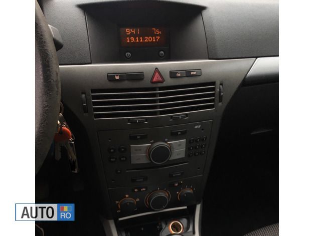 Second-hand Opel Astra 105 CP (77 kW) 2006 Albastru Hatchback