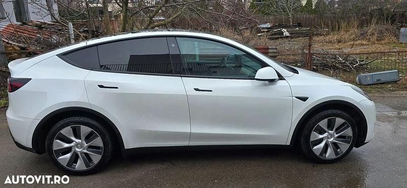 Second-hand Tesla Model Y 339 kW (462 CP) 2023 Culoarealb SUV