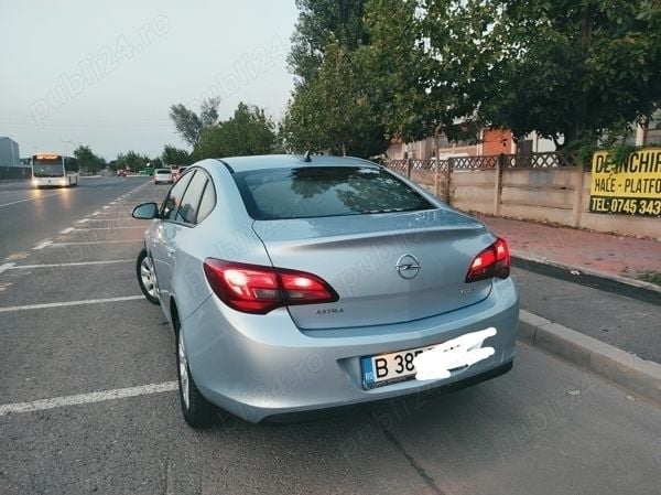 Second-hand Opel Astra 110 CP (80 kW) 2014 Berlinǎ