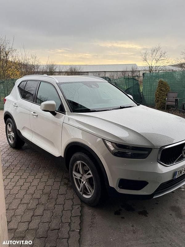 Second-hand Volvo XC40 Momentum 150 CP (110 kW) 2020 Culoarealb SUV
