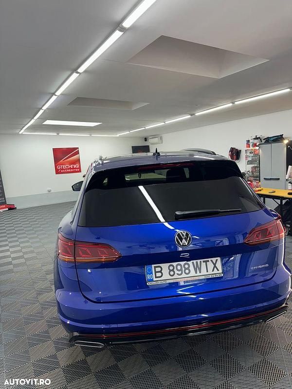 Culoarealbastru Utilizat 2021 VW Touareg R SUV | 46.000 EUR - Imagine 1/4