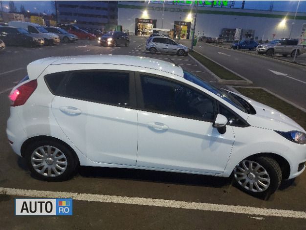 Second-hand Ford Fiesta 75 CP (55 kW) 2014 Alb Hatchback
