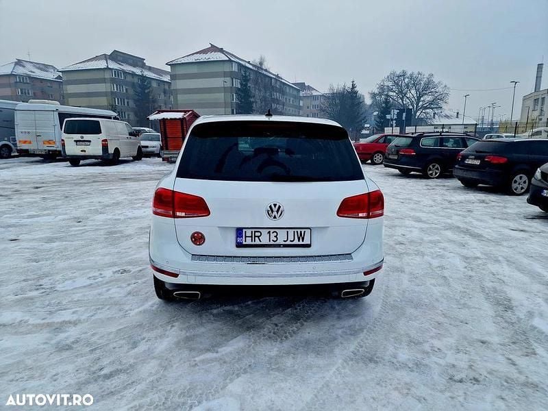 Second-hand VW Touareg Exclusive 262 CP (192 kW) 2015 Culoarealb SUV