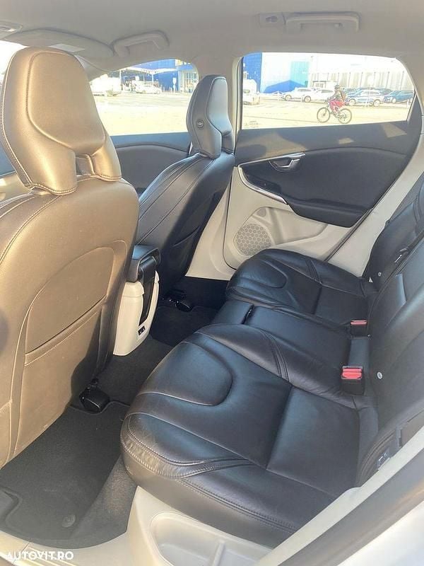 Second-hand Volvo V40 115 CP (84 kW) 2014 Culoarealb