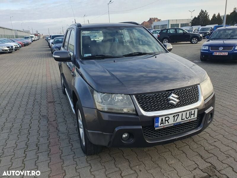 Gri Utilizat 2009 Suzuki Grand Vitara SUV | 5.990 EUR - Imagine 1/4
