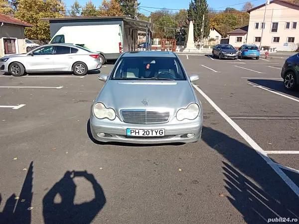 Second-hand Mercedes 200 175 CP (128 kW) 2001 Berlinǎ