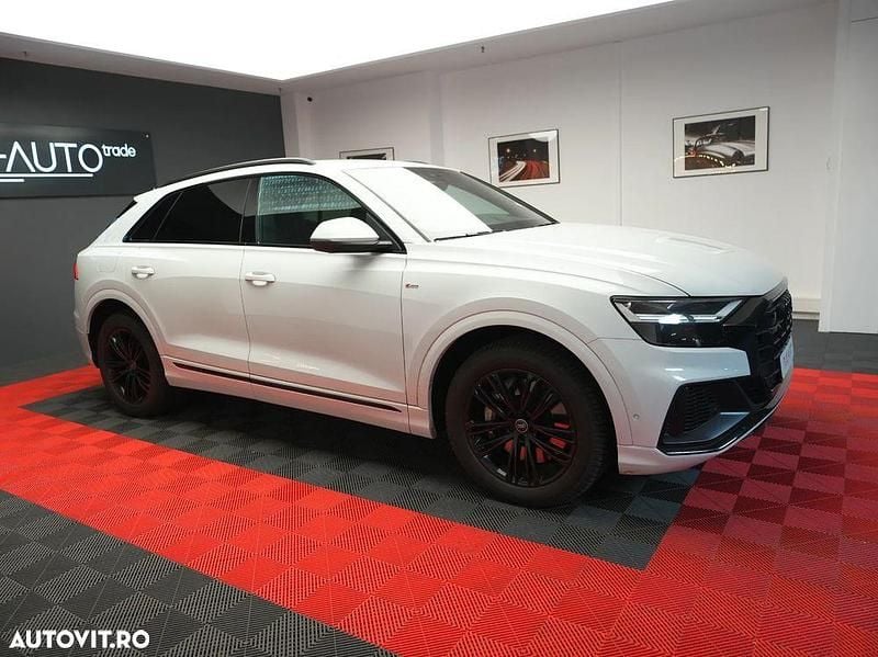 Alb Utilizat 2020 Audi Q8 Sport SUV | 57.900 EUR - Imagine 1/4