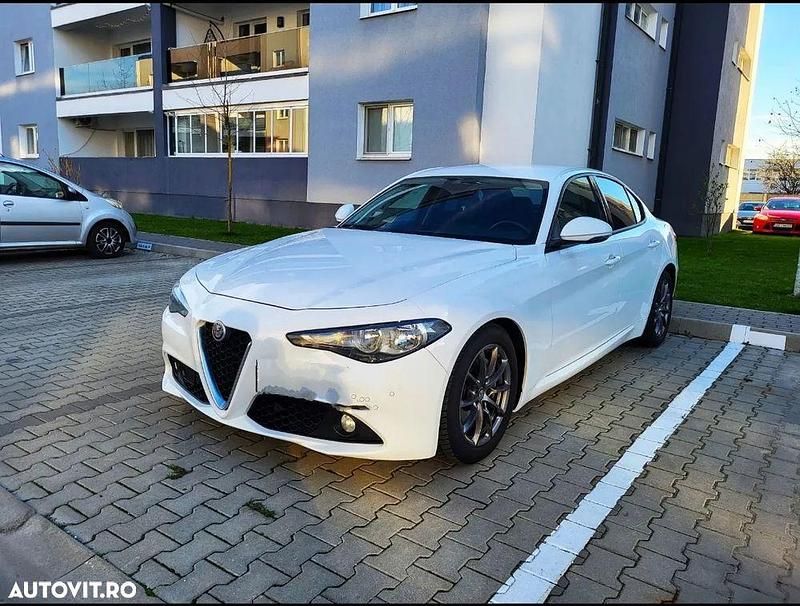 Second-hand Alfa Romeo Giulia Super 180 CP (132 kW) 2017 Culoarealb Berlinǎ