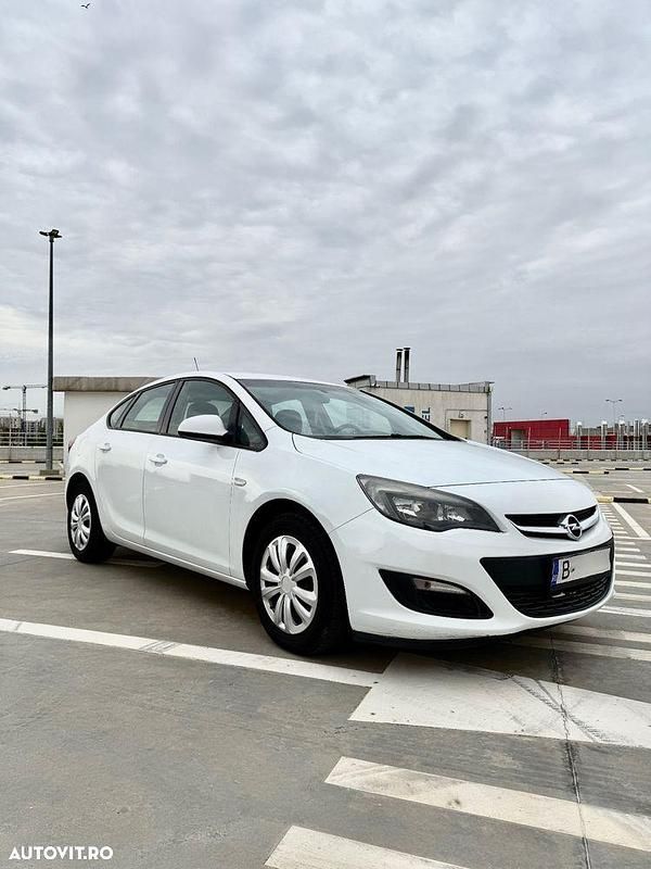 Culoarealb Utilizat 2015 Opel Astra Essentia Berlinǎ | 6.000 EUR (Preț OK) - Imagine 1/4