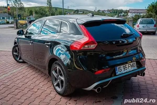 Second-hand Volvo V40 88 CP (64 kW) 2016 Negru Hatchback