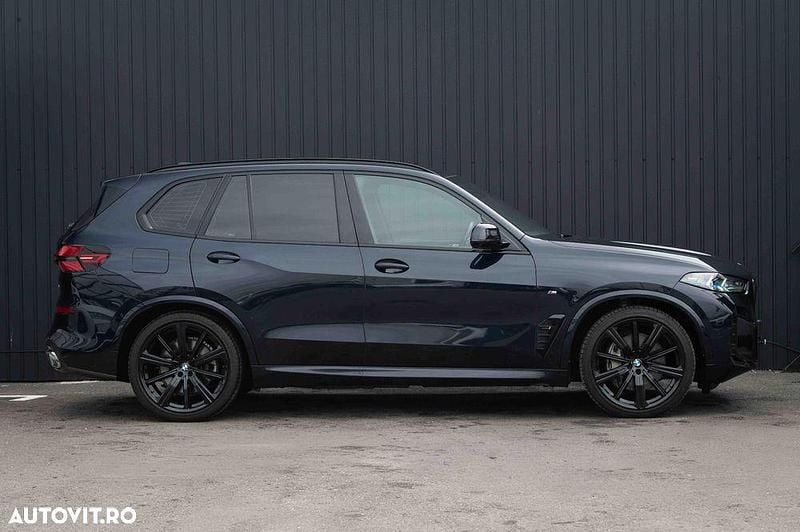 Second-hand BMW X5 Comfort Edition 489 CP (359 kW) 2023 Culoarenegru SUV