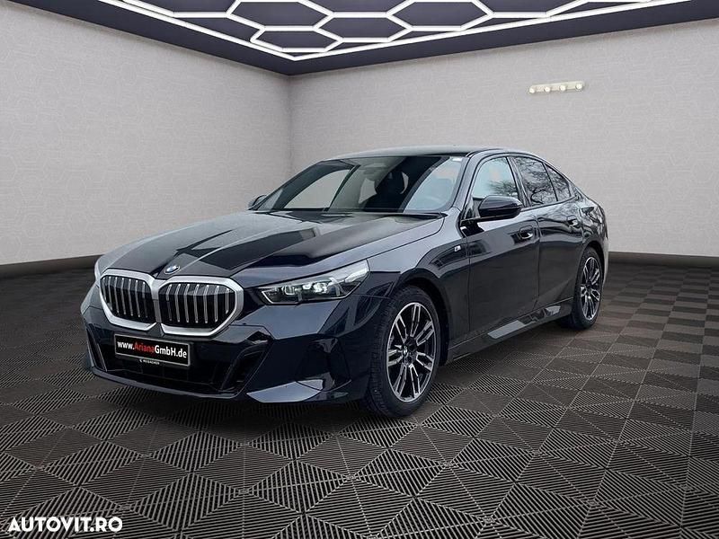 Culoarenegru Second-hand 2024 BMW 520 Shadowline Berlinǎ | 56.858 EUR (Scump) - Imagine 1/4