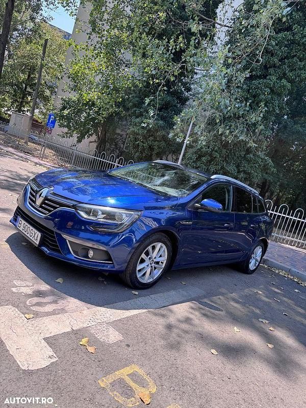 Culoarealbastru Utilizat 2017 Renault Mégane GrandTour Business Break | 8.700 EUR (Puțin scump) - Imagine 1/4