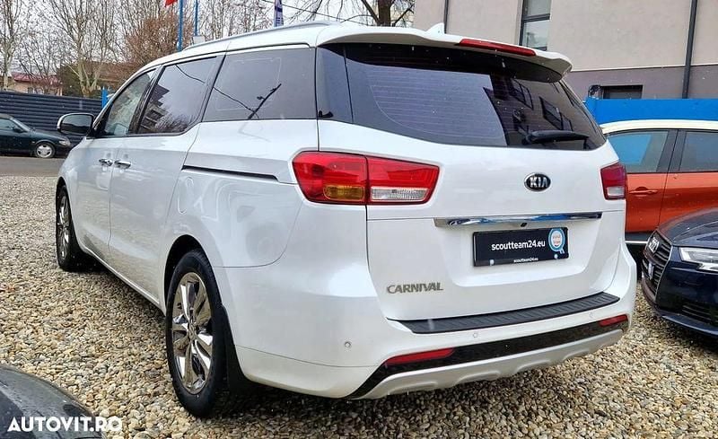 Second-hand Kia Carnival 200 CP (147 kW) 2017 Alb Monovolum