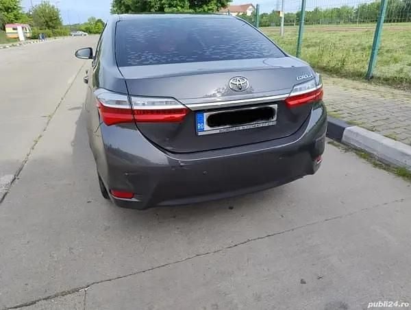Second-hand Toyota Corolla 133 CP (97 kW) 2017 Gri Berlinǎ