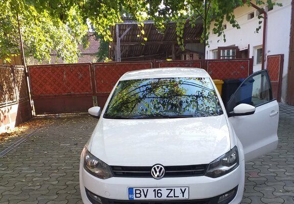 Alb Utilizat 2009 VW Polo Coupe | 4.200 EUR (Scump) - Imagine 1/4