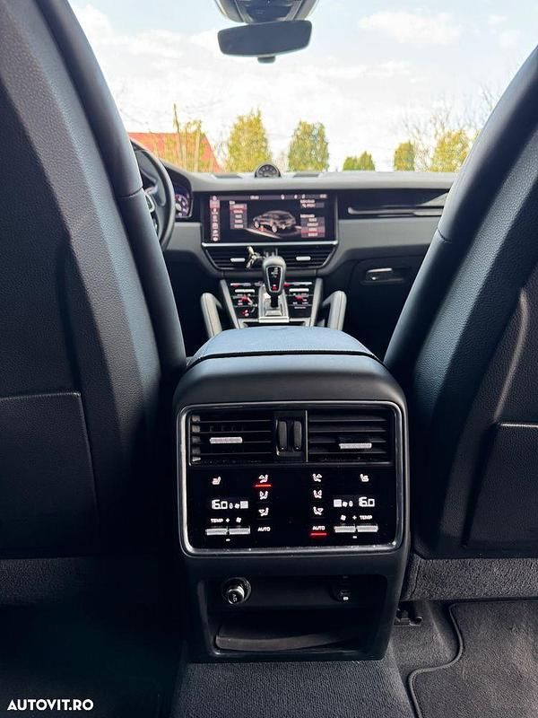 Second-hand Porsche Cayenne 340 CP (250 kW) 2020 Negru SUV