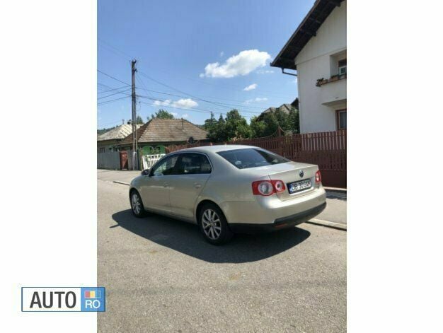 Second-hand VW Jetta 115 CP (84 kW) 2008 Auriu Berlinǎ