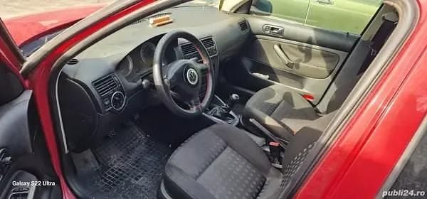 Second-hand VW Bora 77 CP (56 kW) 2002 Rosu Berlinǎ