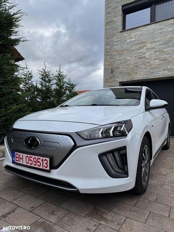 Second-hand Hyundai Ioniq 100 kW (136 CP) 2020 Culoarealb Hatchback