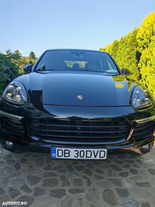 Culoarenegru Utilizat 2017 Porsche Cayenne SUV | 25.200 EUR (Preț OK) - Imagine 1/4