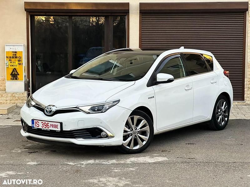 Second-hand Toyota Auris Hybrid Edition-S 136 CP (100 kW) 2015 Culoarealb Hatchback