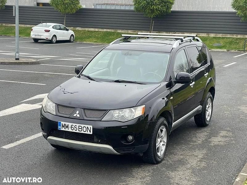 Culoarenegru Utilizat 2008 Mitsubishi Outlander Invite SUV | 5.390 EUR (Preț OK) - Imagine 1/4