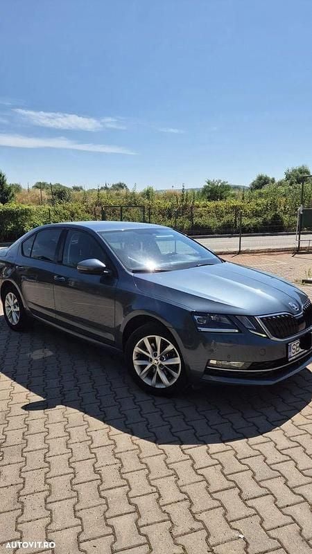 Gri Utilizat 2018 Skoda Octavia Ambition Hatchback | 15.250 EUR (Preț OK) - Imagine 1/4