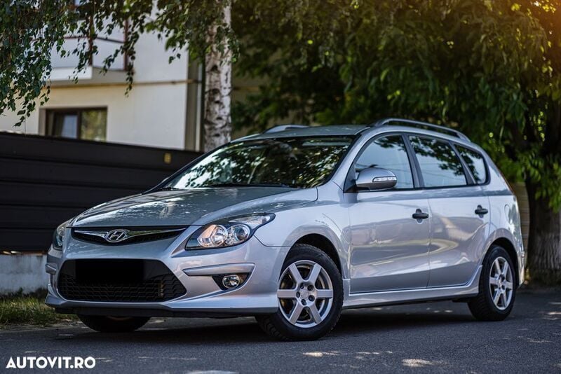 Gri Utilizat 2012 Hyundai i30 Comfort Break | 3.650 EUR (Preț bun) - Imagine 1/4