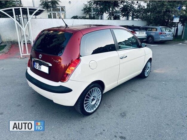 Alb Utilizat 2005 Lancia Ypsilon Hatchback | 1.990 EUR - Imagine 1/4
