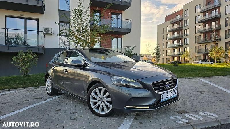 Culoarealte culori Utilizat 2013 Volvo V40 Standard Hatchback | 6.950 EUR (Preț OK) - Imagine 1/4