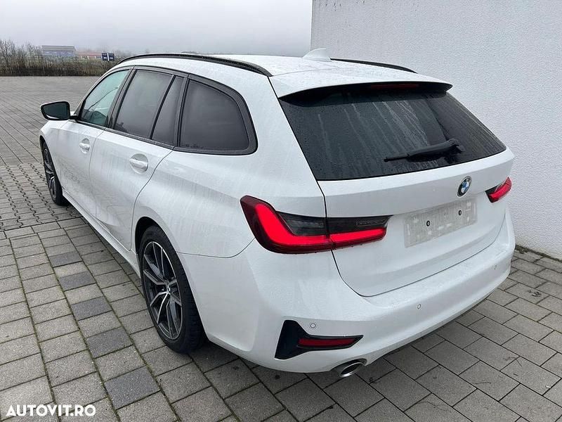 Second-hand BMW 320 Sport Line 190 CP (139 kW) 2022 Culoarealb Break